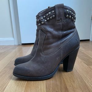 Frye Jenny Cut Stud Short Bootie in Brown Size 7.5